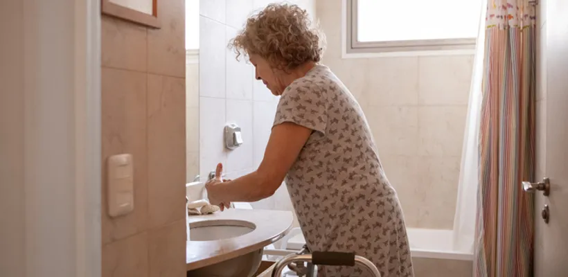 Tips and Aids for Bathroom Safety for the Elderly as we approach Winter